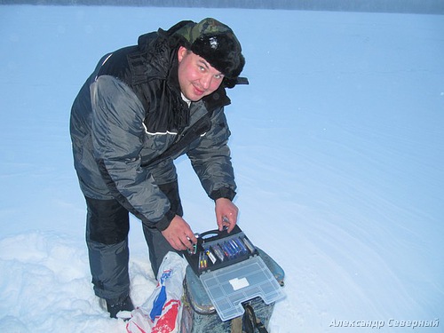 Статья о зимней рыбалке на глухом озере поморья с блеснами и балансирами AQUA