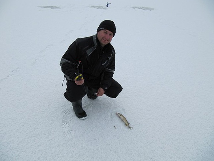 Зимняя рыбалка на Пачозерье. Интересный фотоотчет о рыболовном походе с зимними блеснами Aqua. В этот день рыбакам везет не только на окуня, но даже на щуку, самый крупный трофей которой попадается на зимнюю блесну Аква Кобра. 
