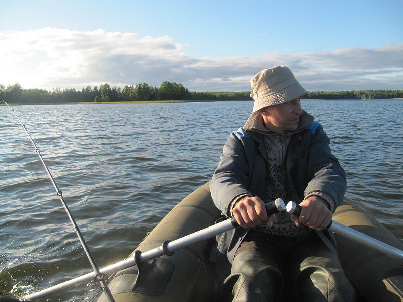 Отчет о летней рыбалке в начале августа на Ижмозерье. Ловля щуки на спиннинг. Фаворитом дня стала блесна вертушка лонг (long).