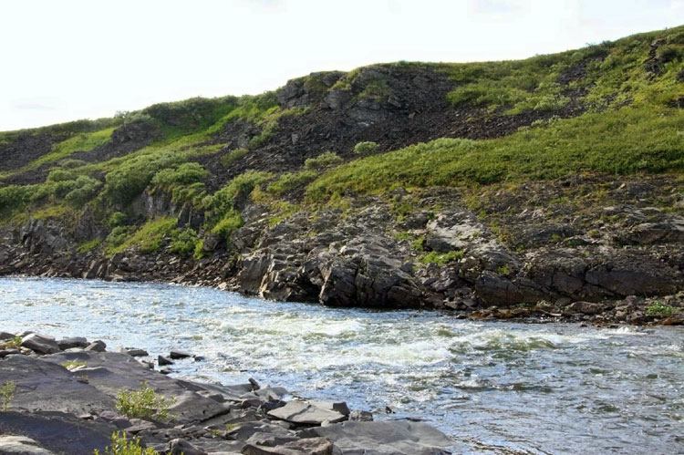 Заполярье река Хэйяха - водно-пешеходное путешествие и отчет о рыбалке. Ловля хариуса на воблер Аква Ерш. 