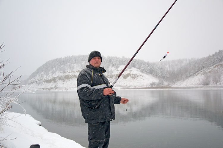 Отчет о рыбалке на Ангаре зимой на поплавочную удочку. Ловля хариуса.