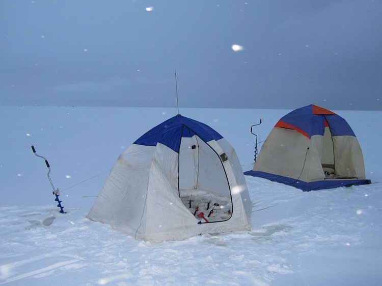 Отчет о рыбалке. Ловля корюшки на зимнюю блесну с обливным тройником.