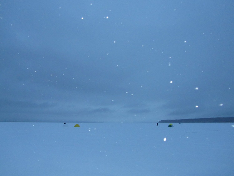 Отчет о рыбалке. Ловля корюшки на зимнюю блесну с обливным тройником.