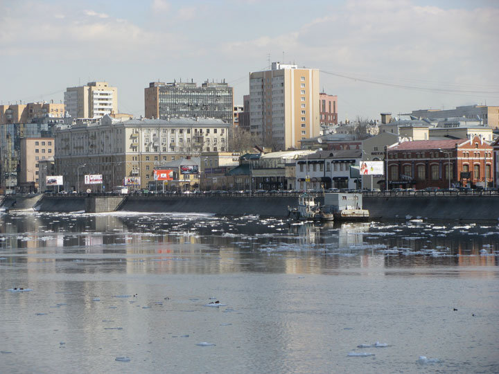 Статья о городской рыбалке на Москва-реке со снастями Аква.