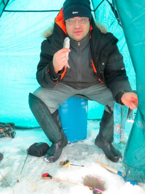 Фотоотчет о зимней рыбалке на корюшку с блеснами компании АКВА.