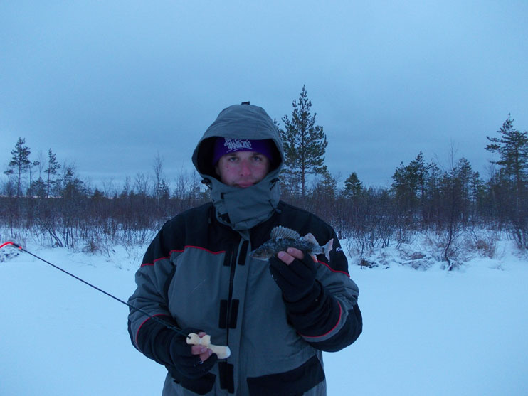Статья об открытии зимнего рыболовного сезона на озере