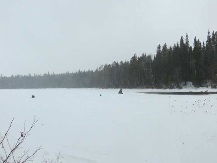 Зимние блесны Блик и Русалка AQUA на озере