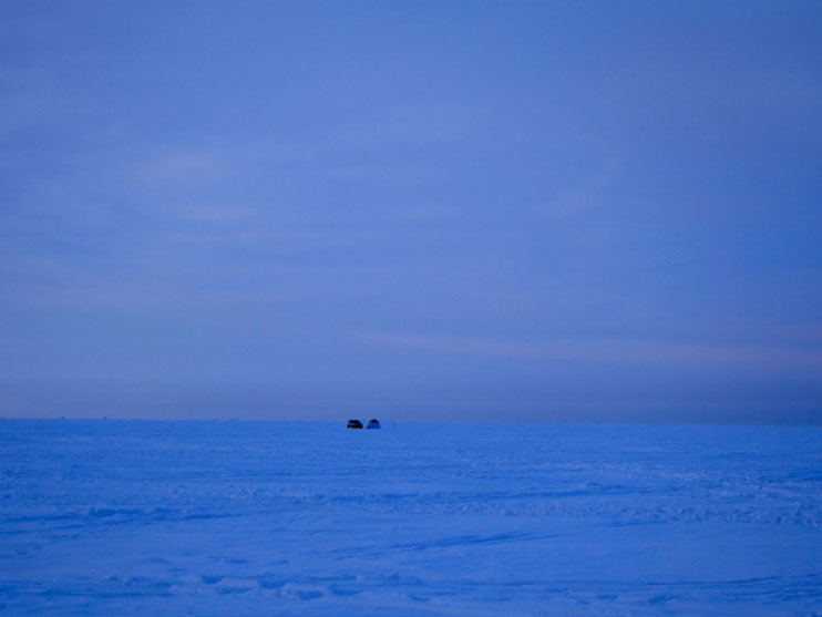 Статья о рыбалке на корюшку с зимними блеснами АКВА.