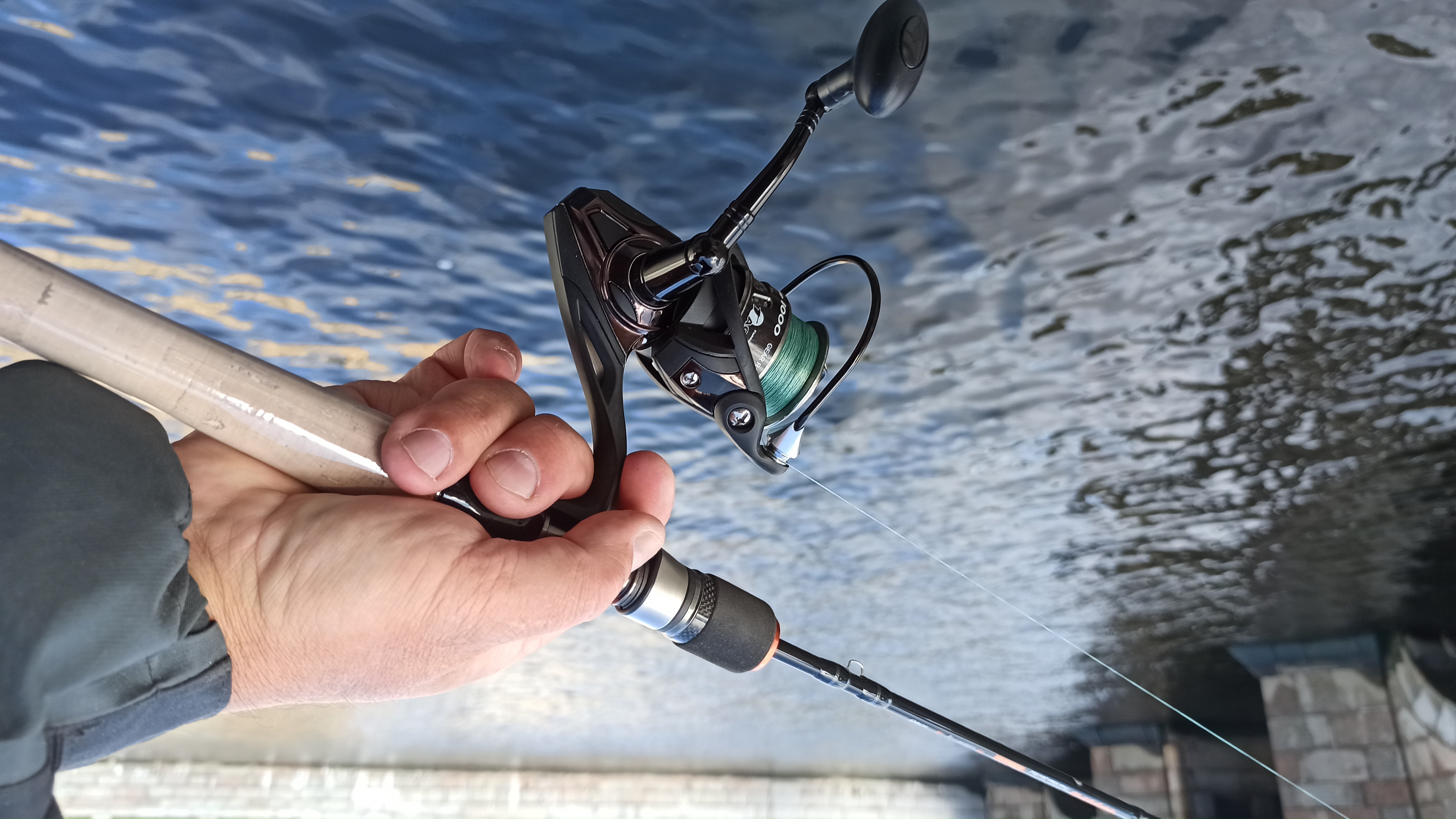 katushka-bezinertsionnaya--yuernaya-grafinya-aqua-black-widow